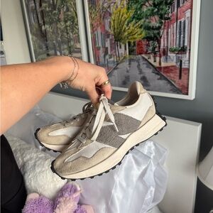 New Balance 327 Sneakers